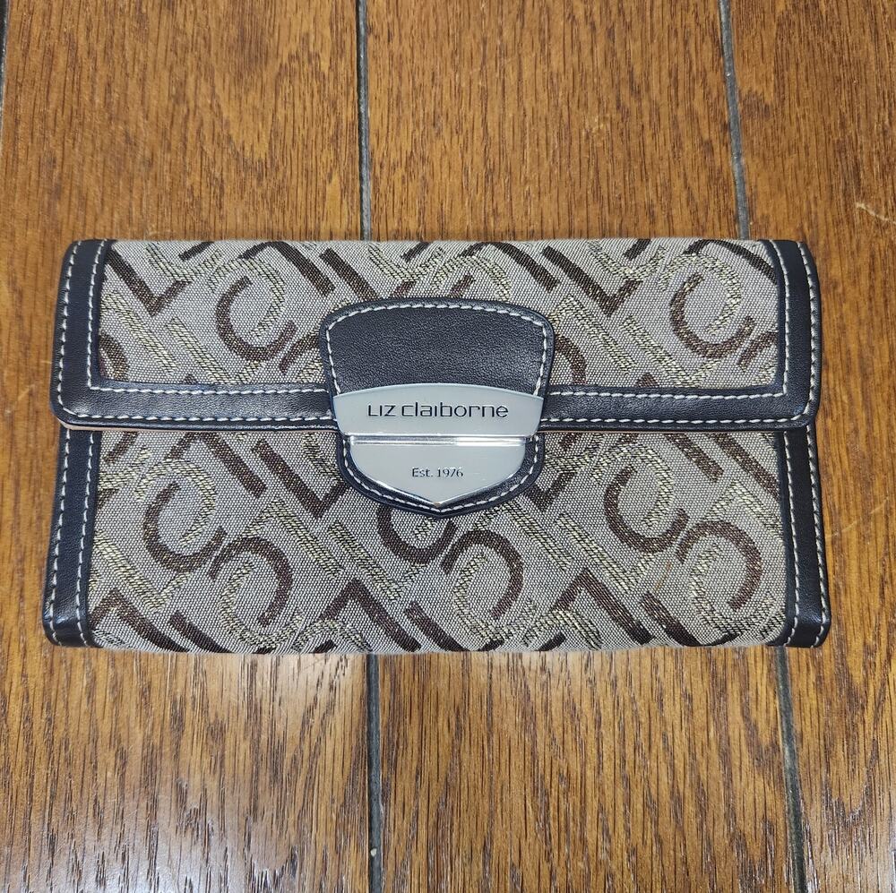 Liz Claiborne Women’s Tri-Fold Wallet Brown Logo Magnetic Snap